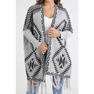 Le Paris Petit Women's‎ Southwest Print Fringe Hem Cardigan Sweater. Size M